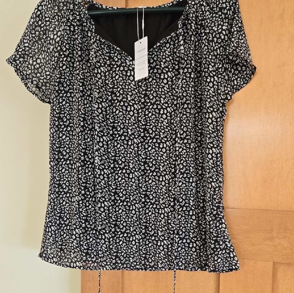 Black and White Printed Short-Sleeve Blouse with Tie Detail